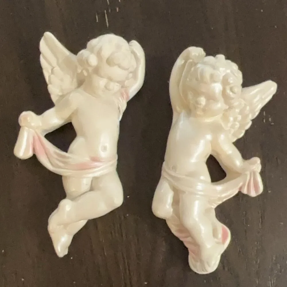 Cherub Wall Hangings Chalkware Pearlescent Off-white Pink 4